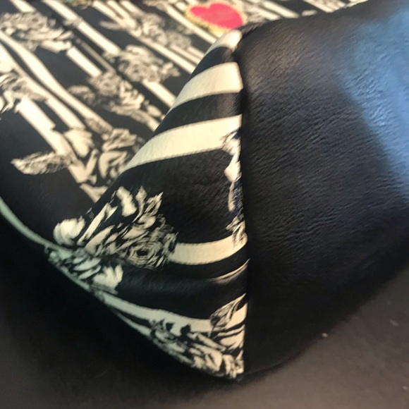 ✨SALE✨Betsey Johnson tote/purse - Picture 5 of 12